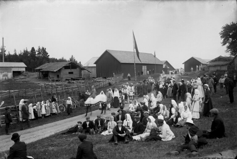 Kesäjuhlat Luvialla vuonna 1912