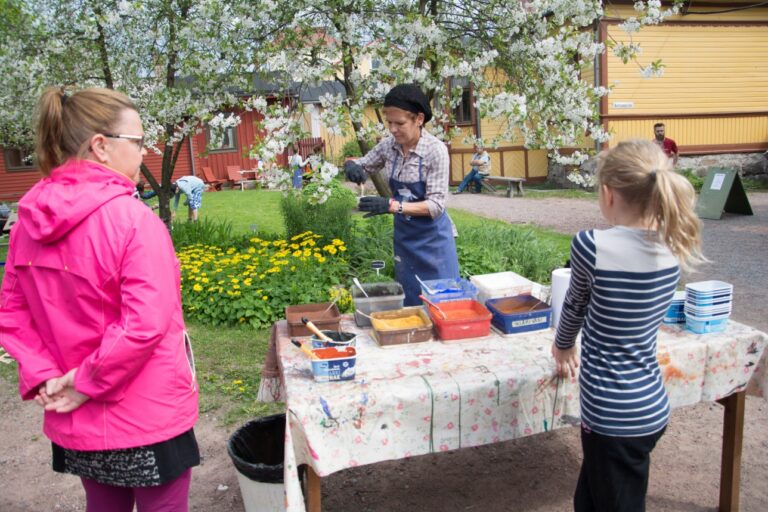 Museoviikolla Lasten rakennuspaja Toivon pihassa