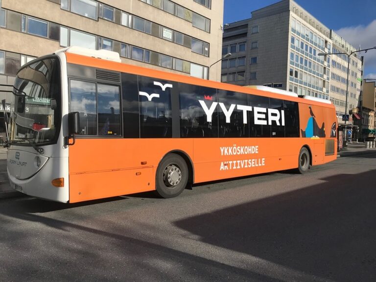 Porin linjojen bussi Yyteri-ilmeellä