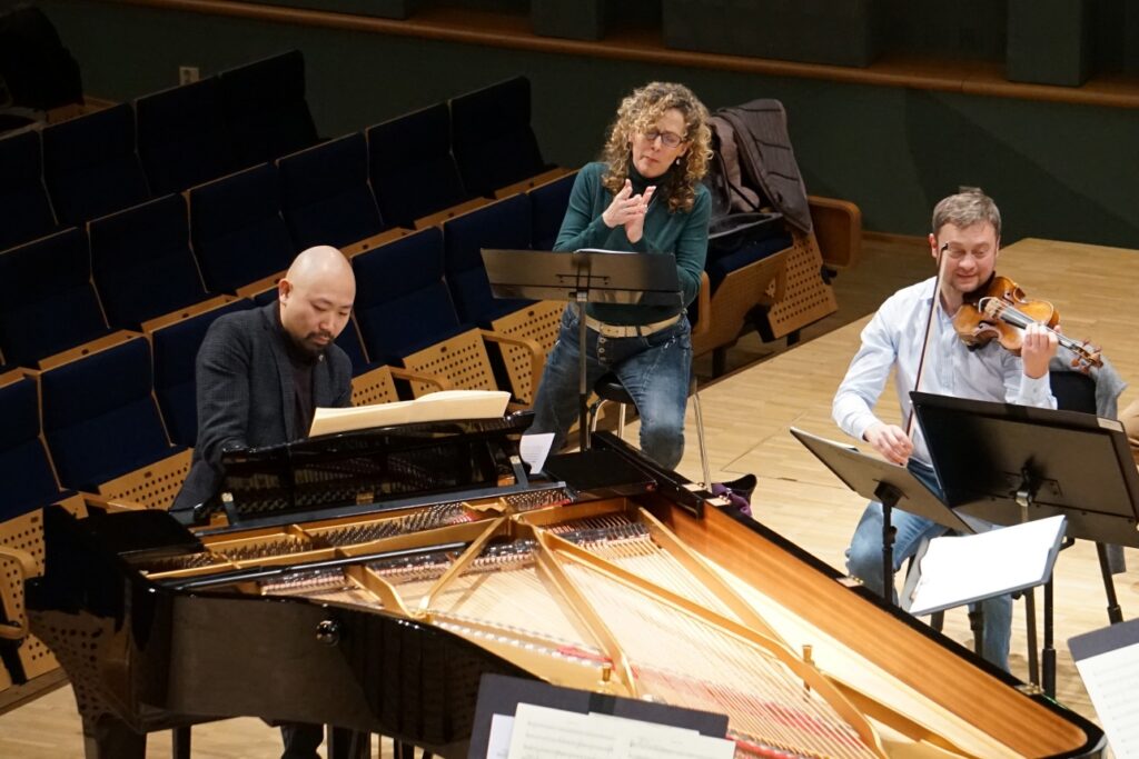 Jimmy Chiang, Anna Baxter ja Ion Buinovschi Rakkaudella Wienistä -konsertin harjoituksissa