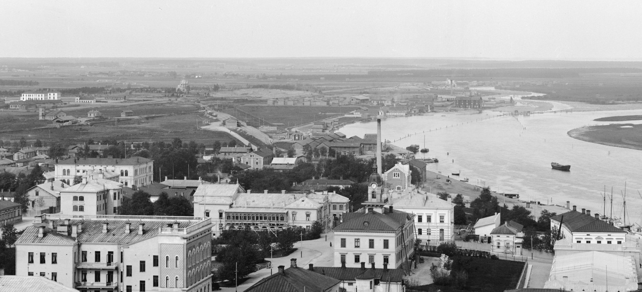 Kuva Keski-Porin kirkontornista Etelärannan suuntaan noin vuonna 1900