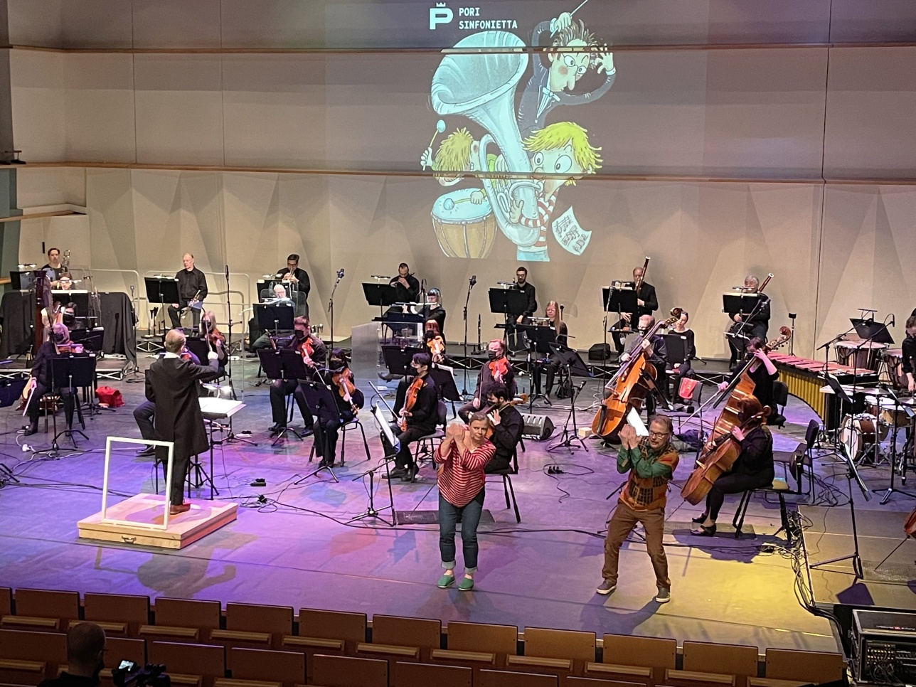 Ella ja kaverti konsertissa -tarinakonsertin kuvaukset Promenadisalissa.