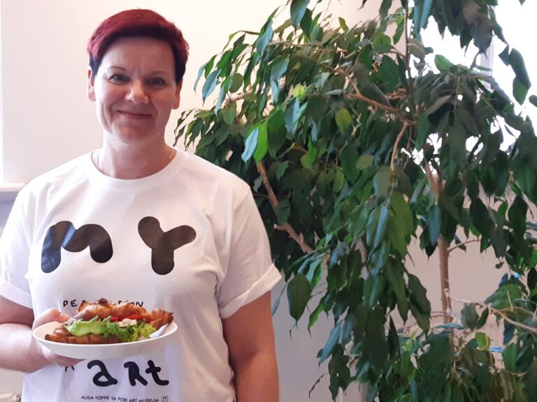 Risna Aho on Porin taidemuseon Café Taidemuseon uusi yrittäjä.