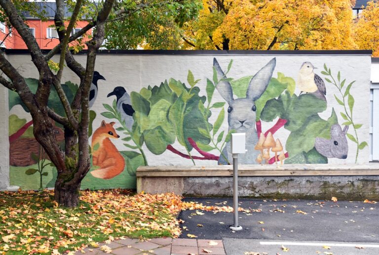 Porin taidekoulun Porin kaupunkiluontoa kuvaava seinämaalaus