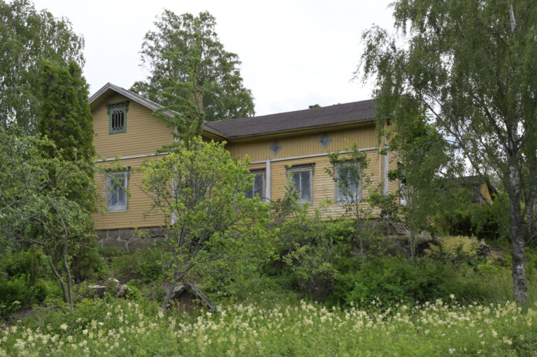 Pollarin talo Hinnerjoen keskustassa