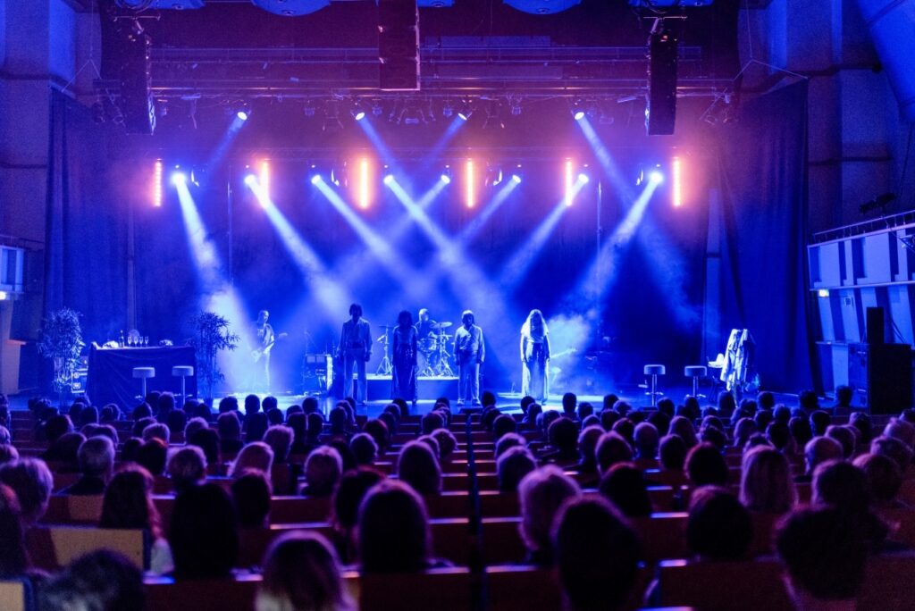 Promenadisali täyttyy monista konserteista ja keikoista ympäri vuoden.