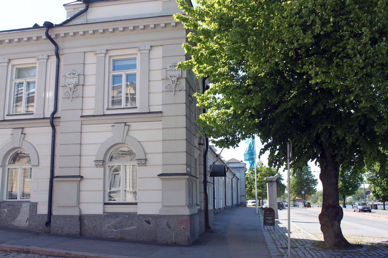 Porin taidemuseo on nykytaiteen museo Porin jokirannassa.