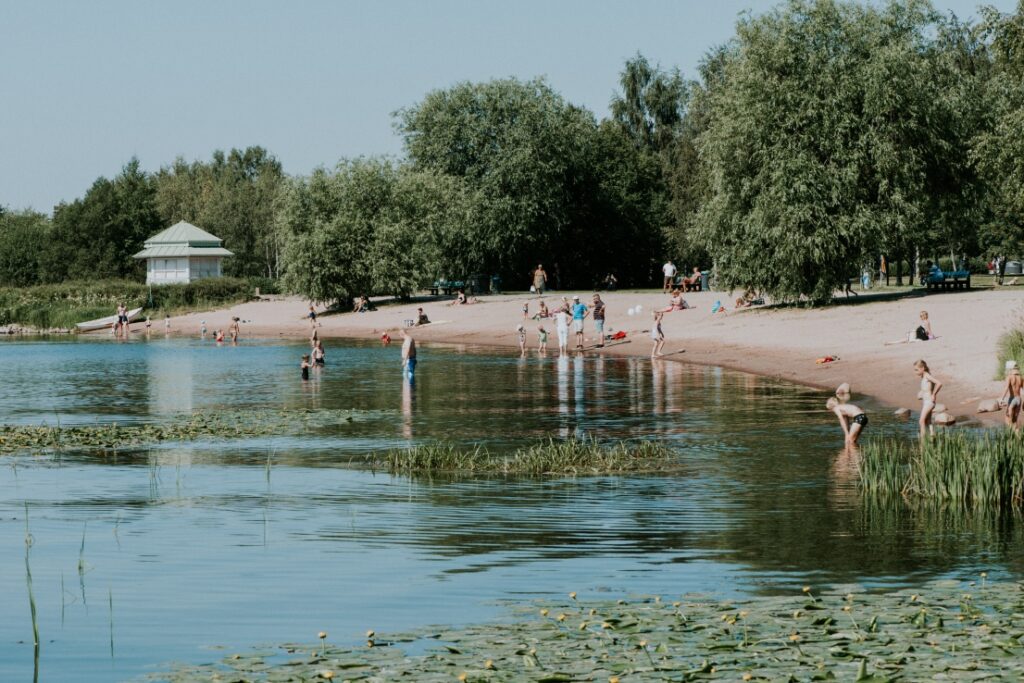 Kirjurinluoto, Strand