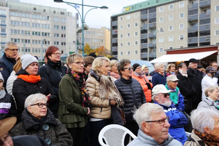 Yleisöä kauppatorilla Porin Päivänä 2018