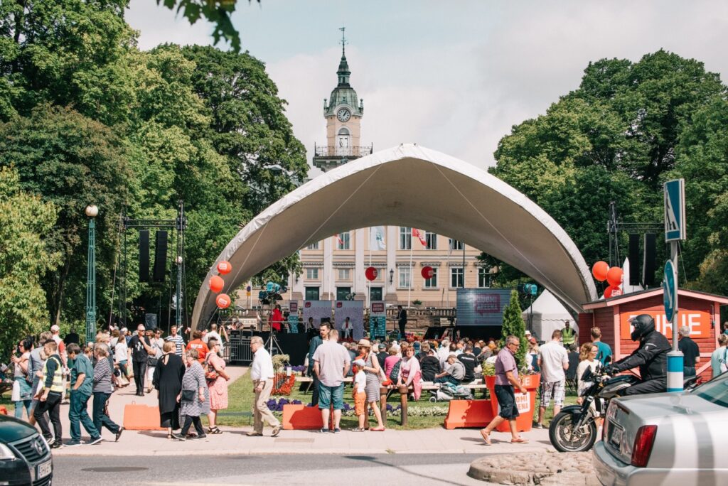 Raatihuoneenpuiston lava SuomiAreena-tapahtumassa