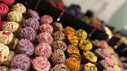 Suklainen HerkkuPuoti, close-up of chocolate confectionery
