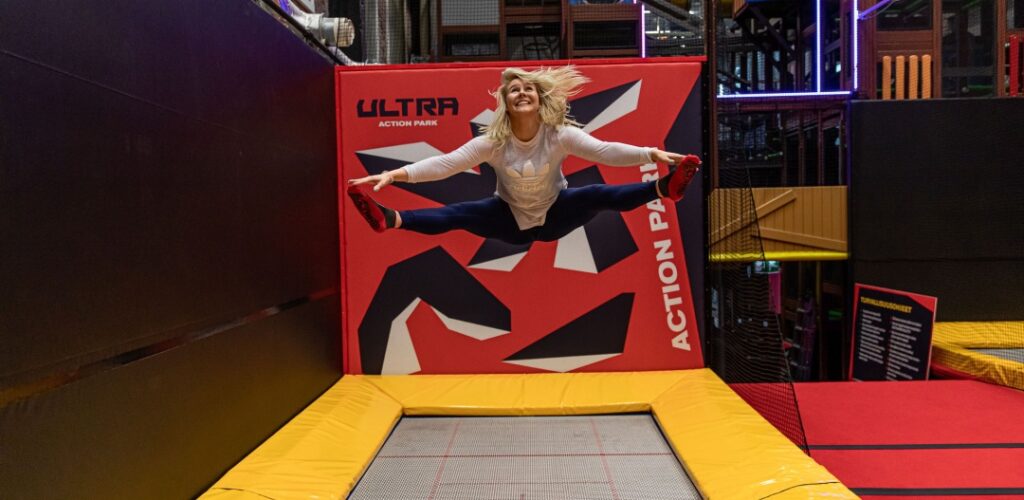 Ultra Action park, splits on trampoline