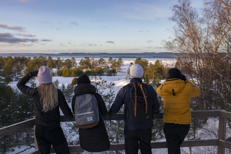 A family on a viewing platform in Yyteri in winter