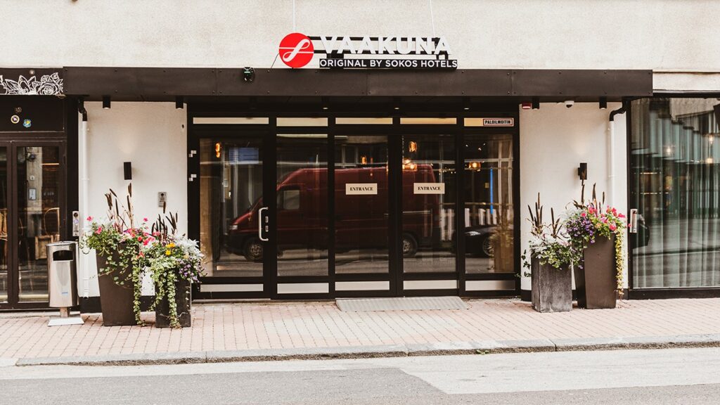 Original Sokos Hotel Vaakuna's entrance decorated with summer flowers.