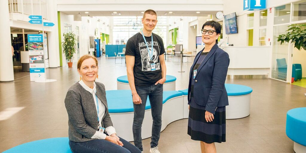 SAMK's employees are also satisfied with their workplace. Pictured are Head of HRD Saara Jäntti (left), Information Specialist Teppo Hjelt, and Dean Riitta Tempakka.