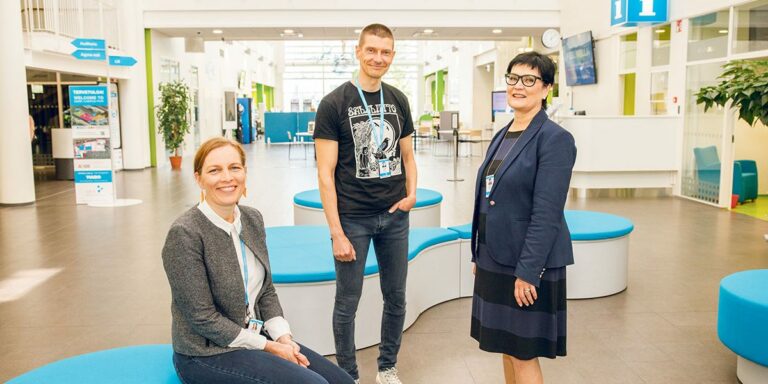 SAMK's employees are also satisfied with their workplace. Pictured are Head of HRD Saara Jäntti (left), Information Specialist Teppo Hjelt, and Dean Riitta Tempakka.